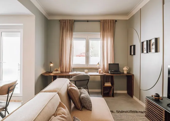 Alvares - 1 Bedroom And Terrace In Arroios *