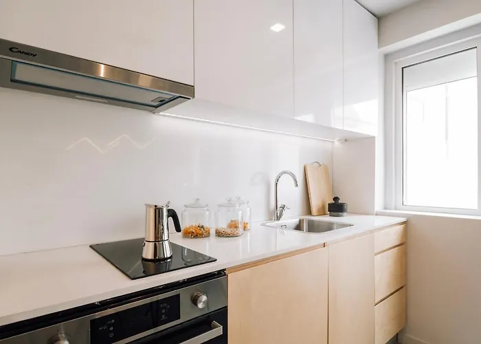 Alvares - 1 Bedroom And Terrace In Arroios * ליסבון