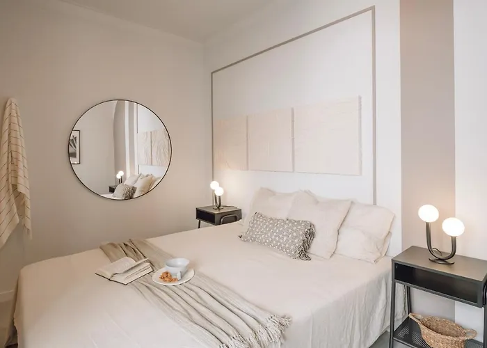 Alvares - 1 Bedroom And Terrace In Arroios 아파트